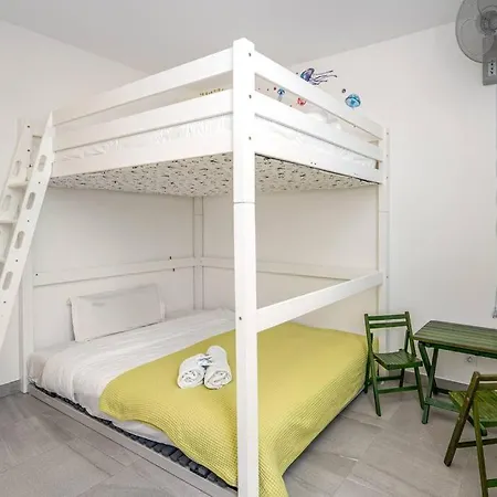 Juan Les Pins Two Bed Access アパート