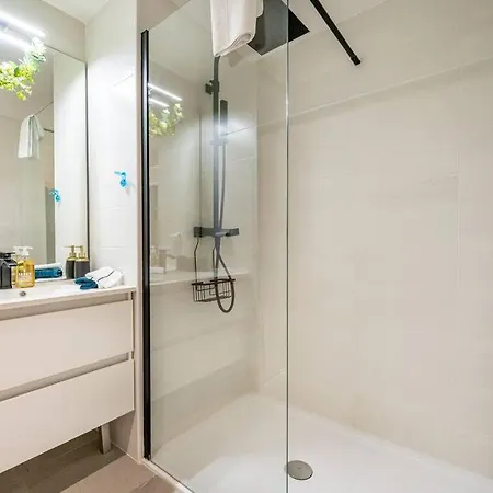 Juan Les Pins Two Bed Access アンティーブ
