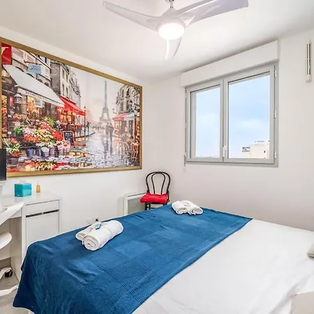 Juan Les Pins Two Bed Access アパート アンティーブ