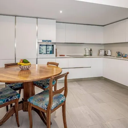 Juan Les Pins Two Bed Access * Антиб