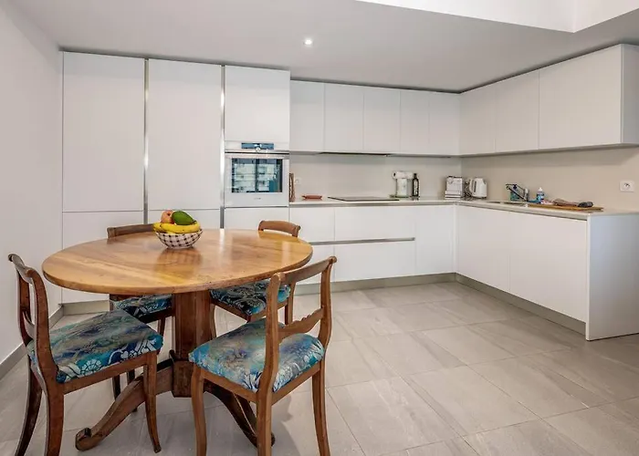 Juan Les Pins Two Bed Access * 昂蒂布