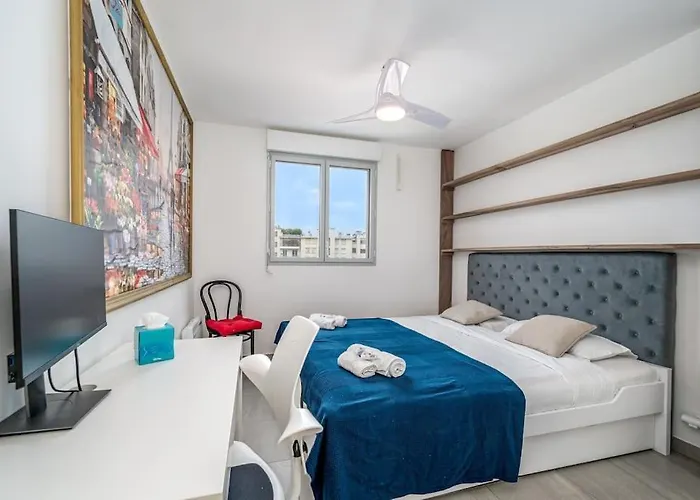 Juan Les Pins Two Bed Access