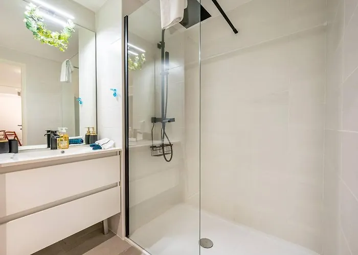 Juan Les Pins Two Bed Access Αντίμπ